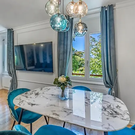 Soft Glam 1-bedroom Appt - & Mountain View Apartment